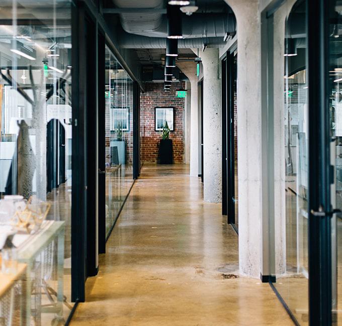 Büro- und Schulmöbel von Conen sind modern und nachhaltig. modern eingerichtetes Firmengebäude