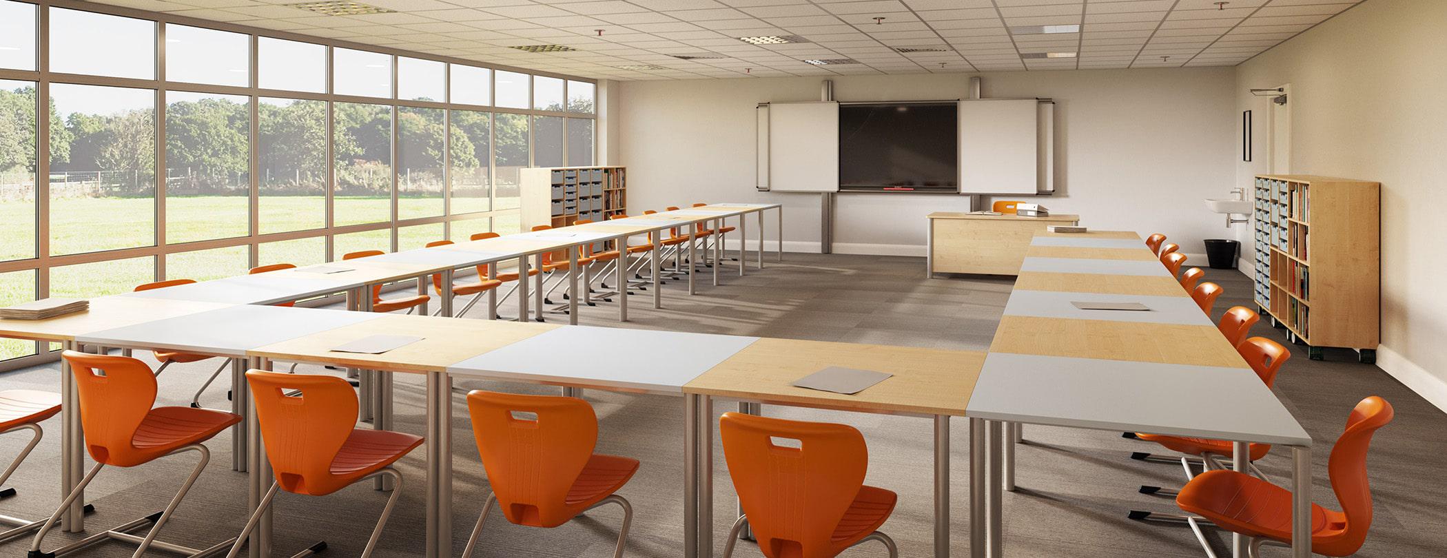 ein Klassenzimmer mit moderner Tischaufstellung