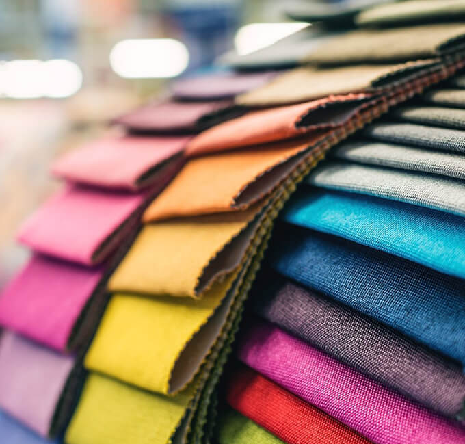 fordern Sie ein Farbmuster an, um Ihre Schule mit frischen Farben auszustatten Farbmuster unser Schulmöbel